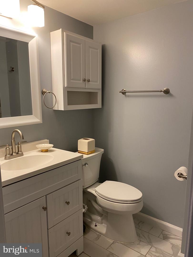 8122 Parkdale Ct Property Photo 21