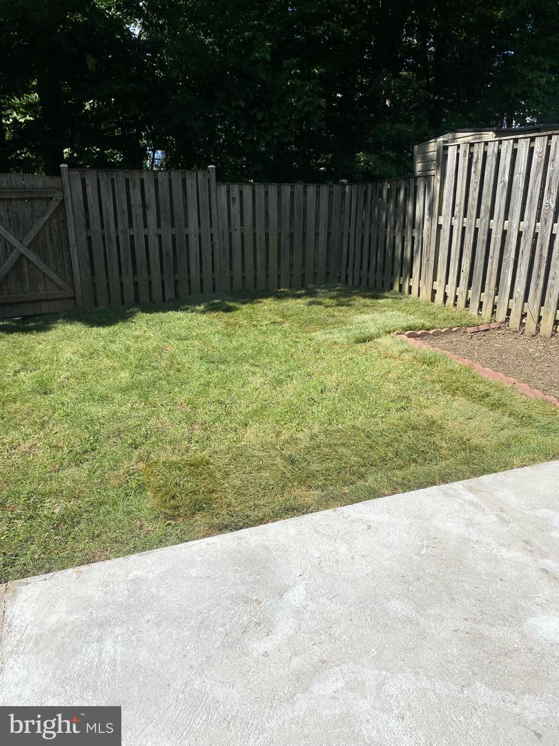 8122 Parkdale Ct Property Photo 24