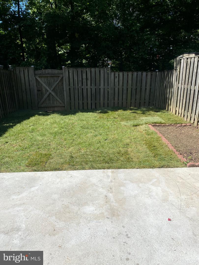8122 Parkdale Ct Property Photo 25