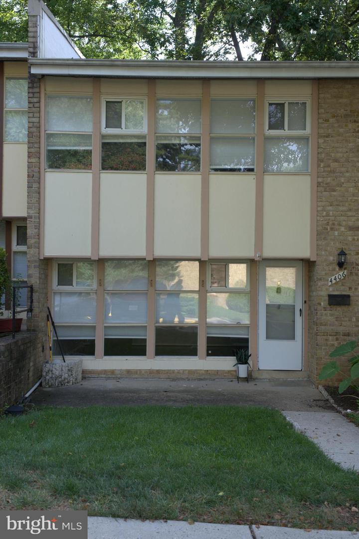 4406 FOREST GLEN CT Property Photo 1