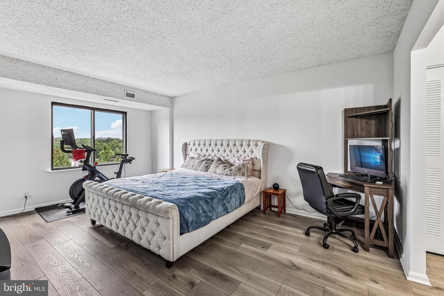 3800 Powell Ln #1004 Property Photo 13