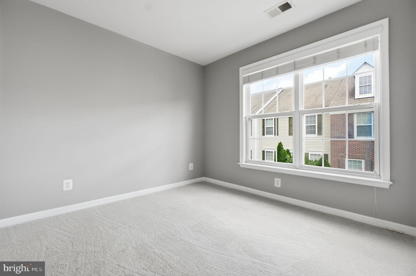 13318 Summer Garden Walk Property Photo 29