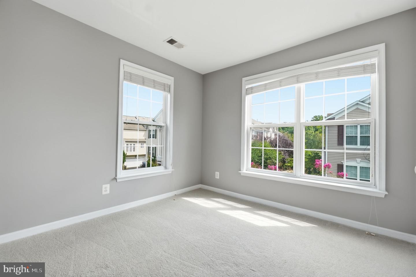 13318 Summer Garden Walk Property Photo 32