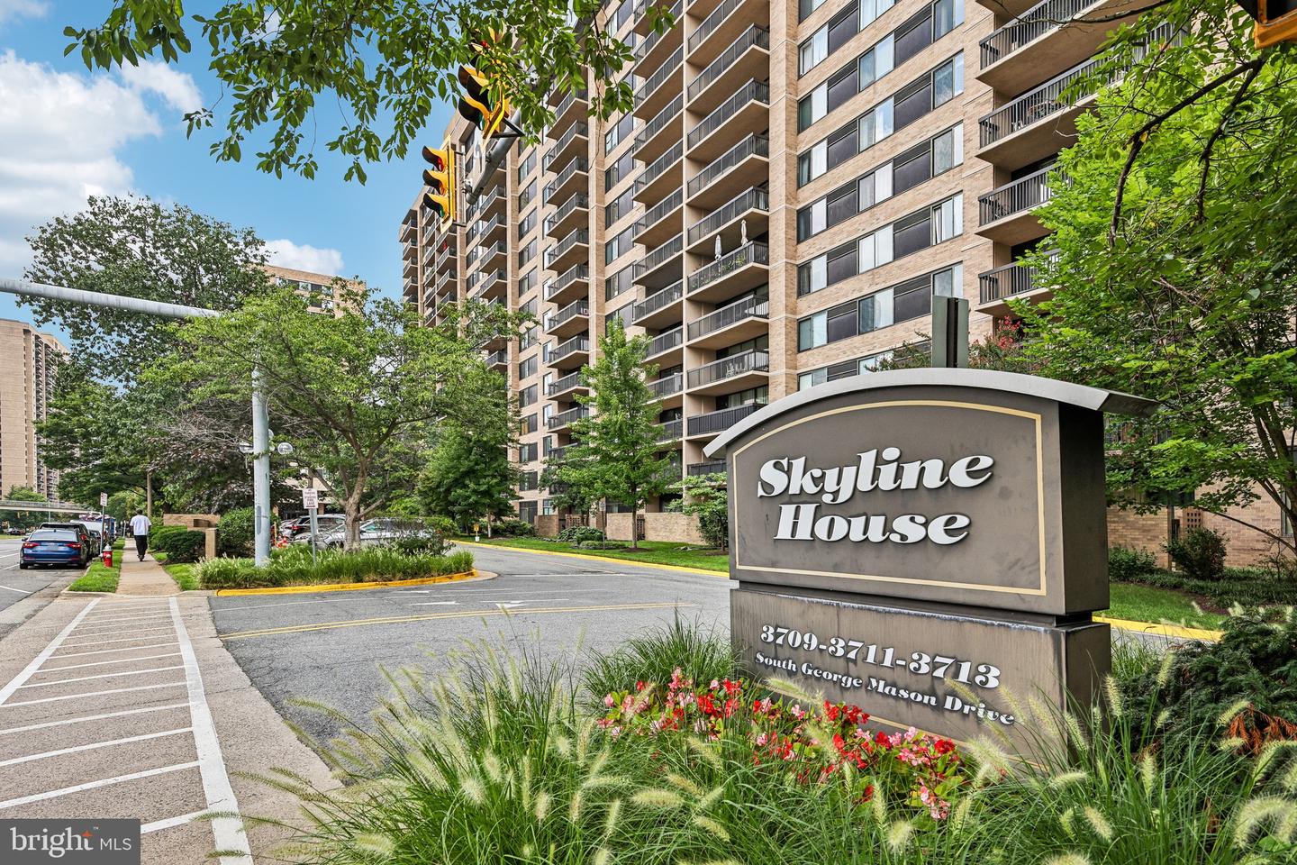 3709 S George Mason Dr #t14e Property Photo 42