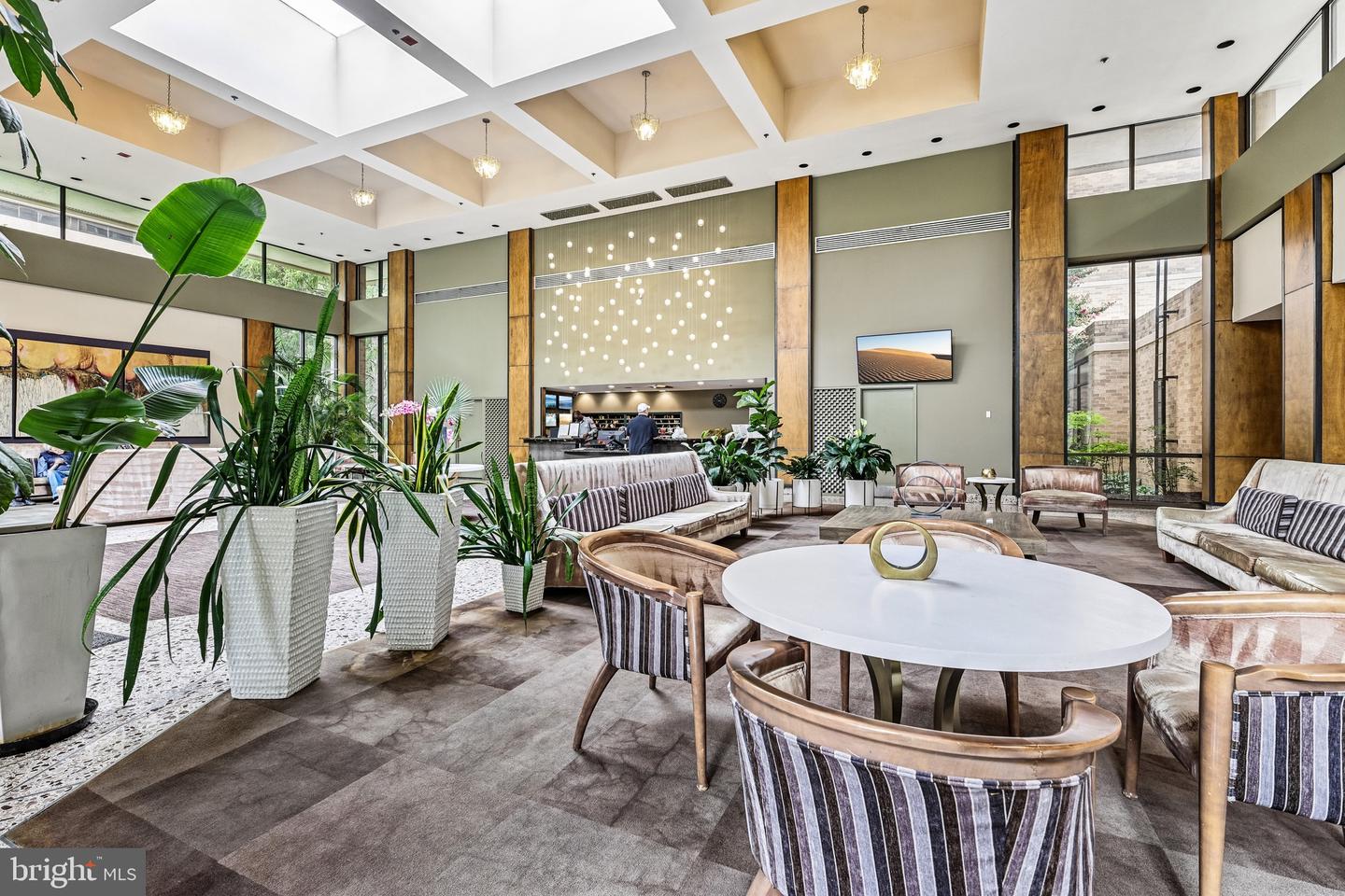 3709 S George Mason Dr #t14e Property Photo 44