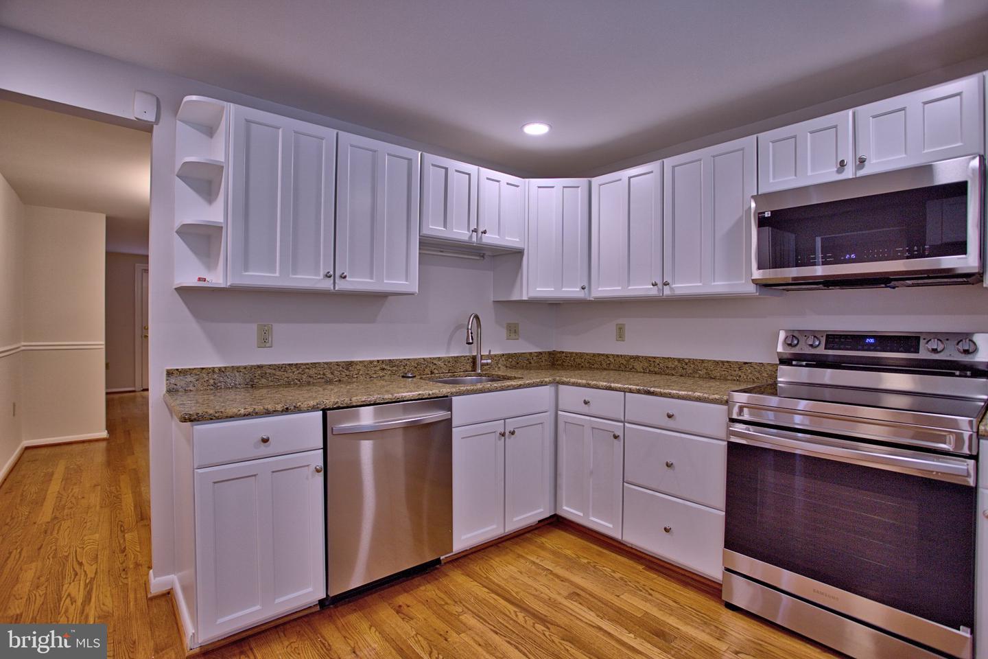 6009 Heathwick Ct Property Photo 4