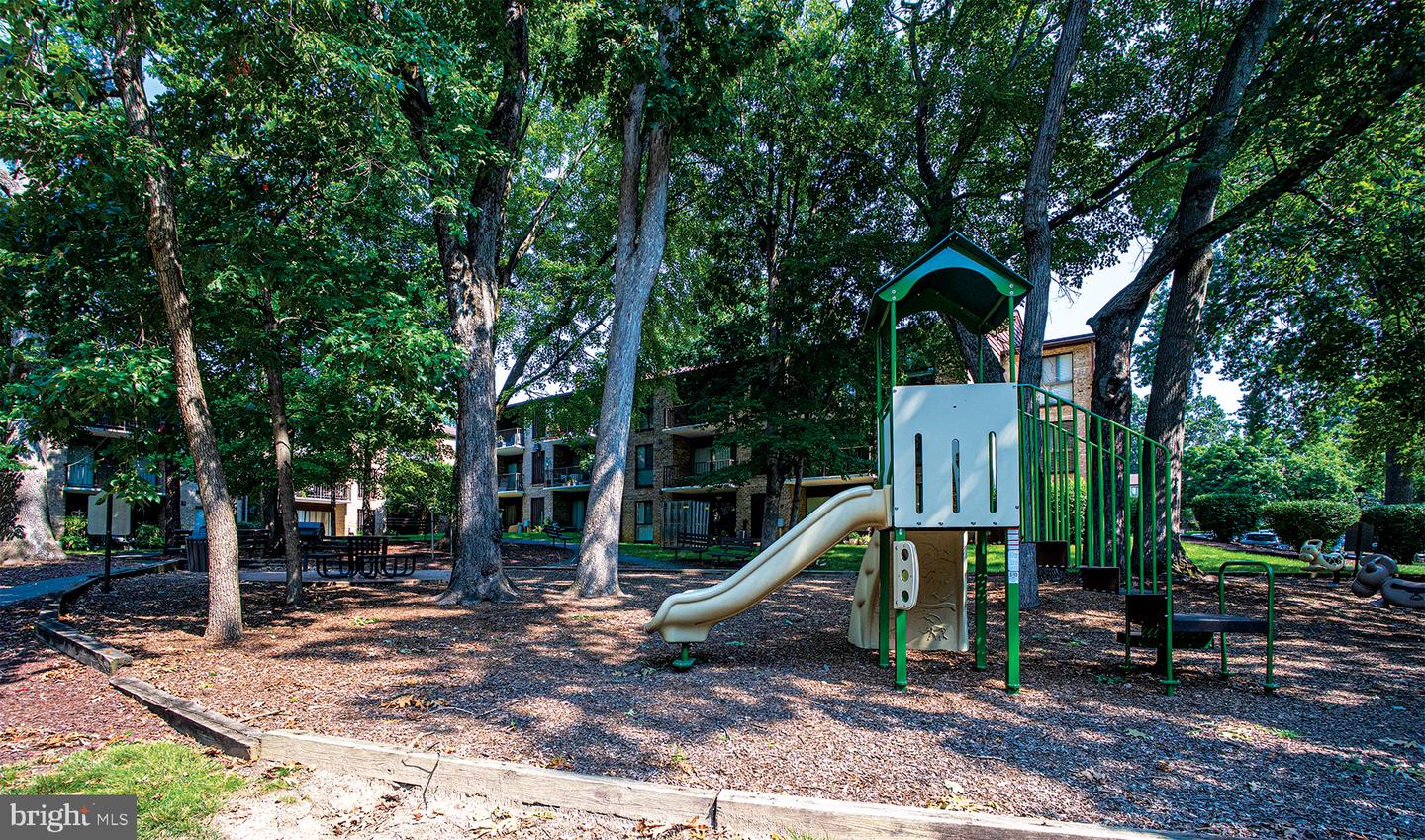 2037 Royal Fern Ct #47/22c Property Photo 22