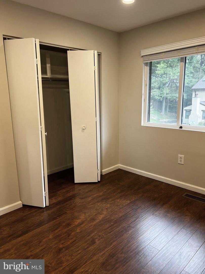2312 Glade Bank Way Property Photo 17