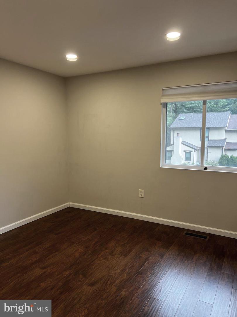 2312 Glade Bank Way Property Photo 18