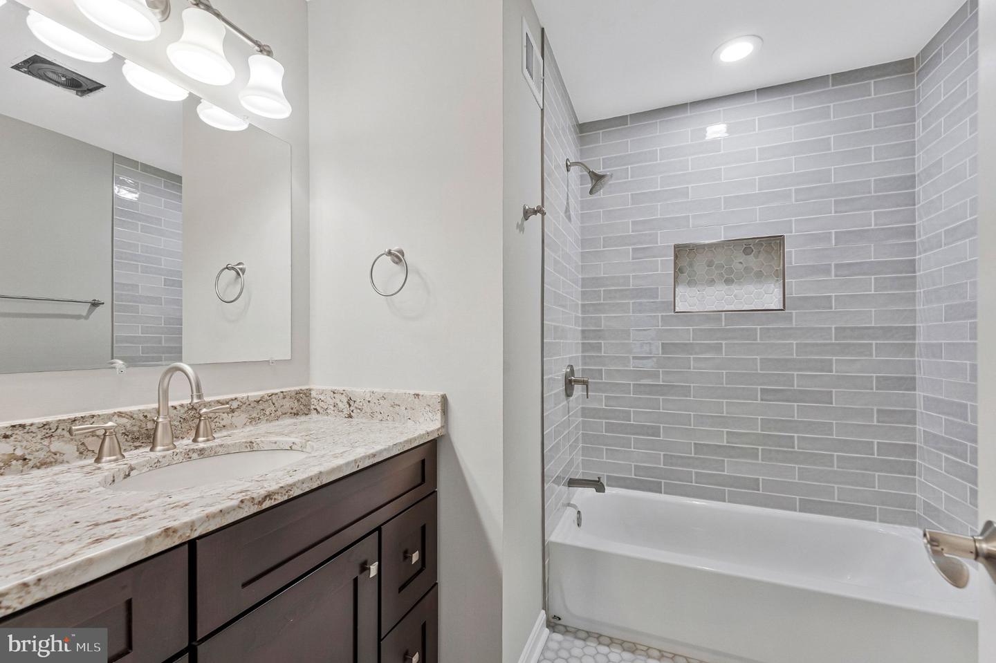 4284 Sleepy Lake Dr Property Photo 26