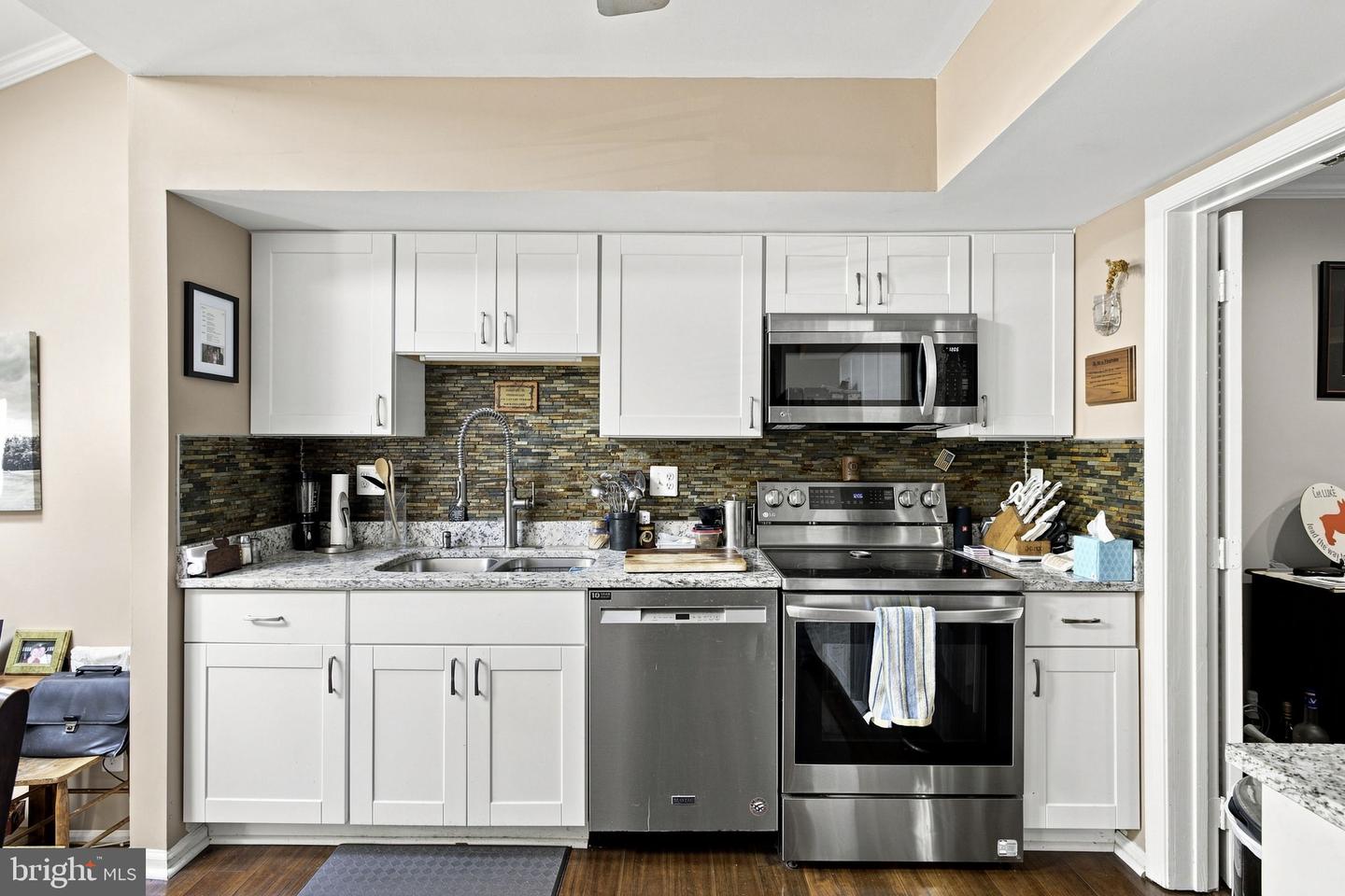 5723 Waters Edge Landing Ct Property Photo 8