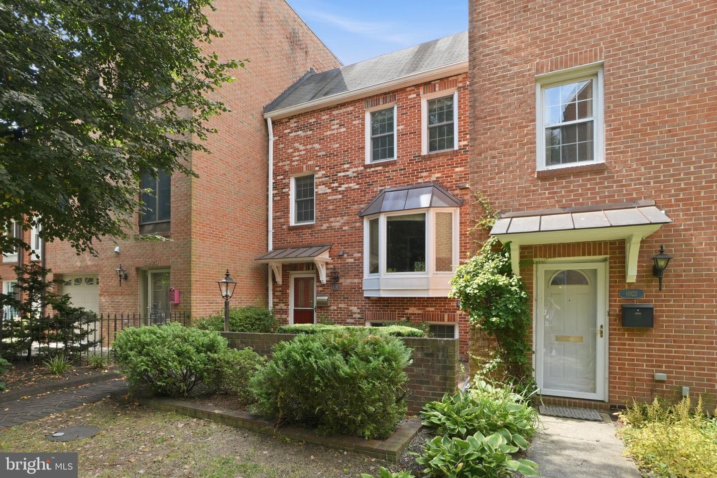 6924 MCLEAN PARK MANOR CT Property Photo 1