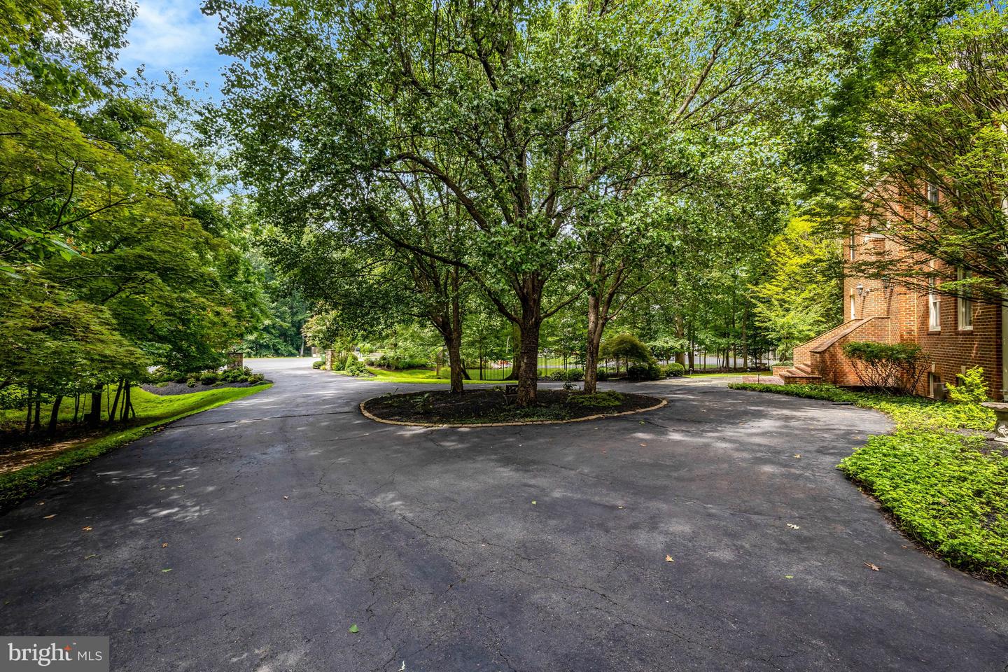 501 Seneca Green Way Property Photo 4
