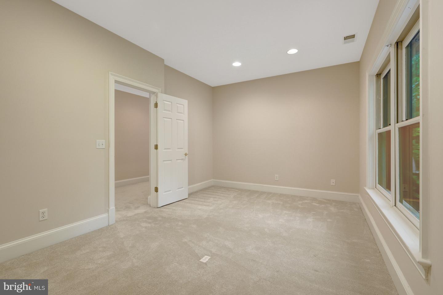 501 Seneca Green Way Property Photo 26