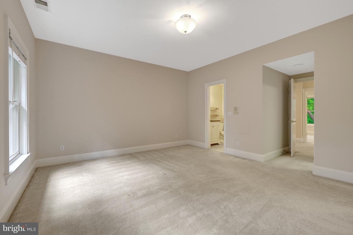 501 Seneca Green Way Property Photo 28