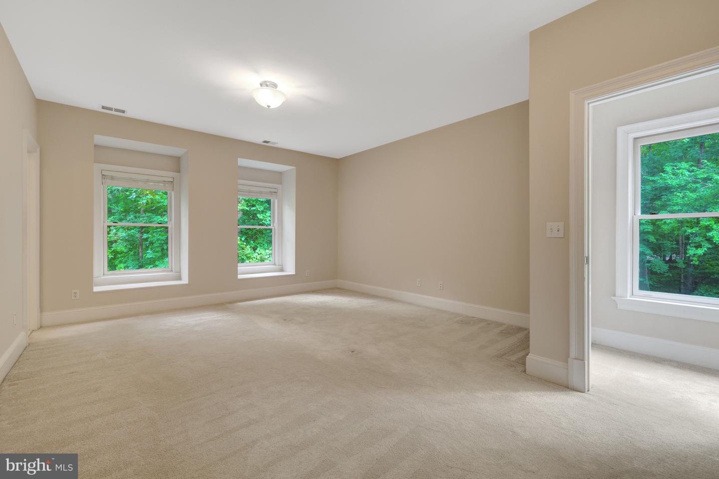 501 Seneca Green Way Property Photo 32