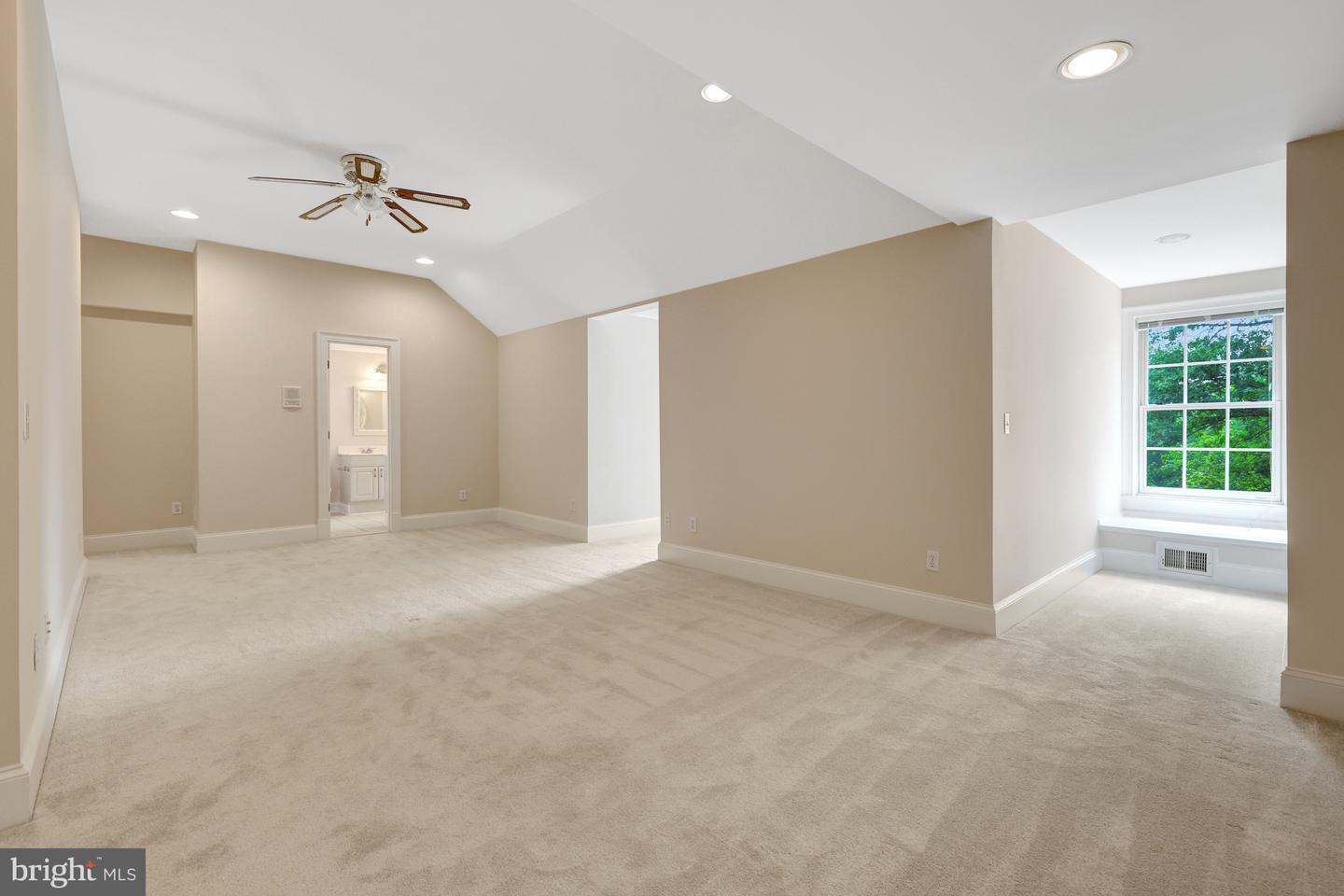 501 Seneca Green Way Property Photo 35