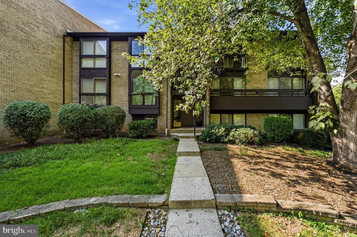 11561 ROLLING GREEN CT #13/201C Property Photo 1
