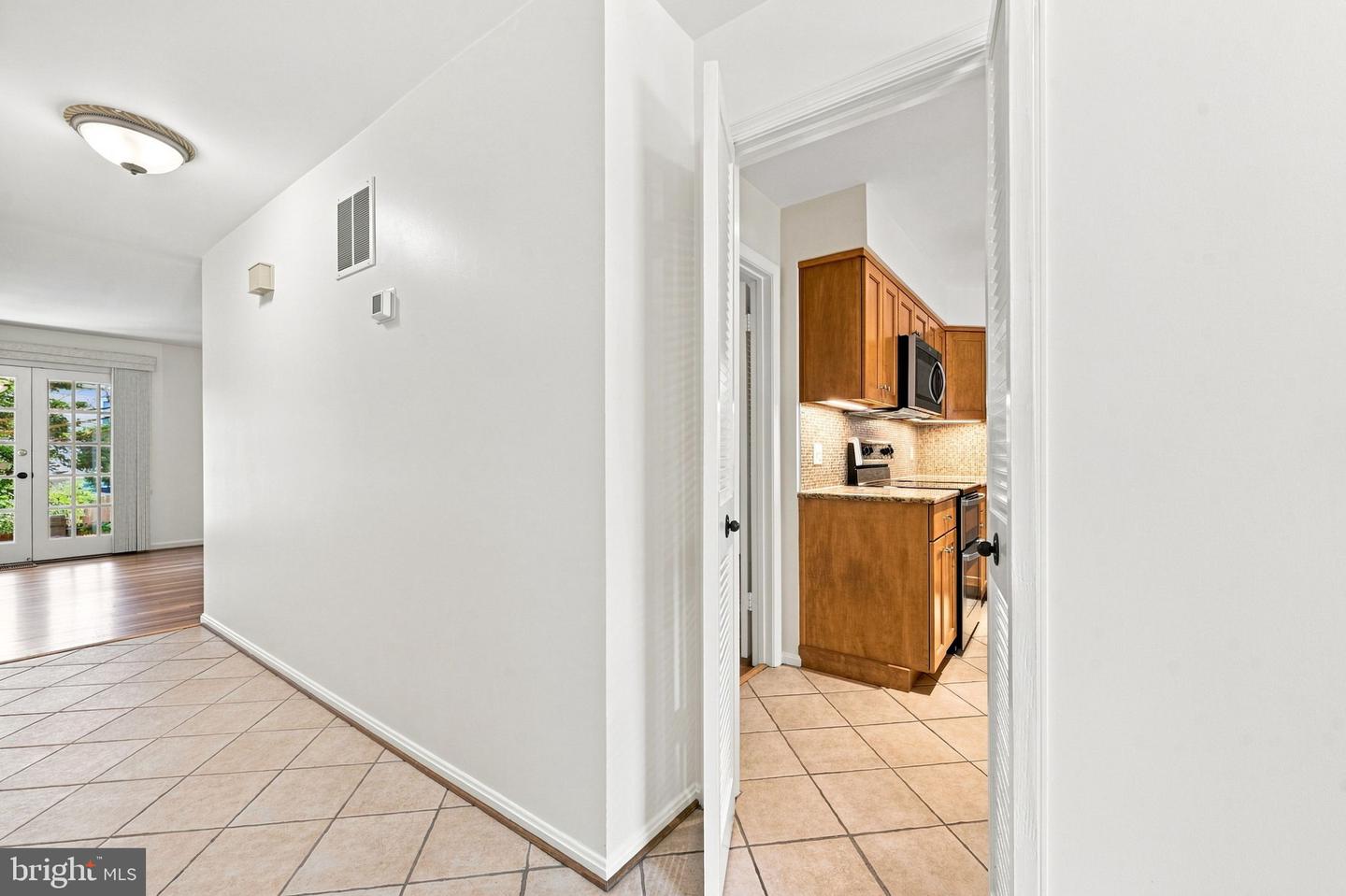 7384 Hallcrest Dr Property Photo 4