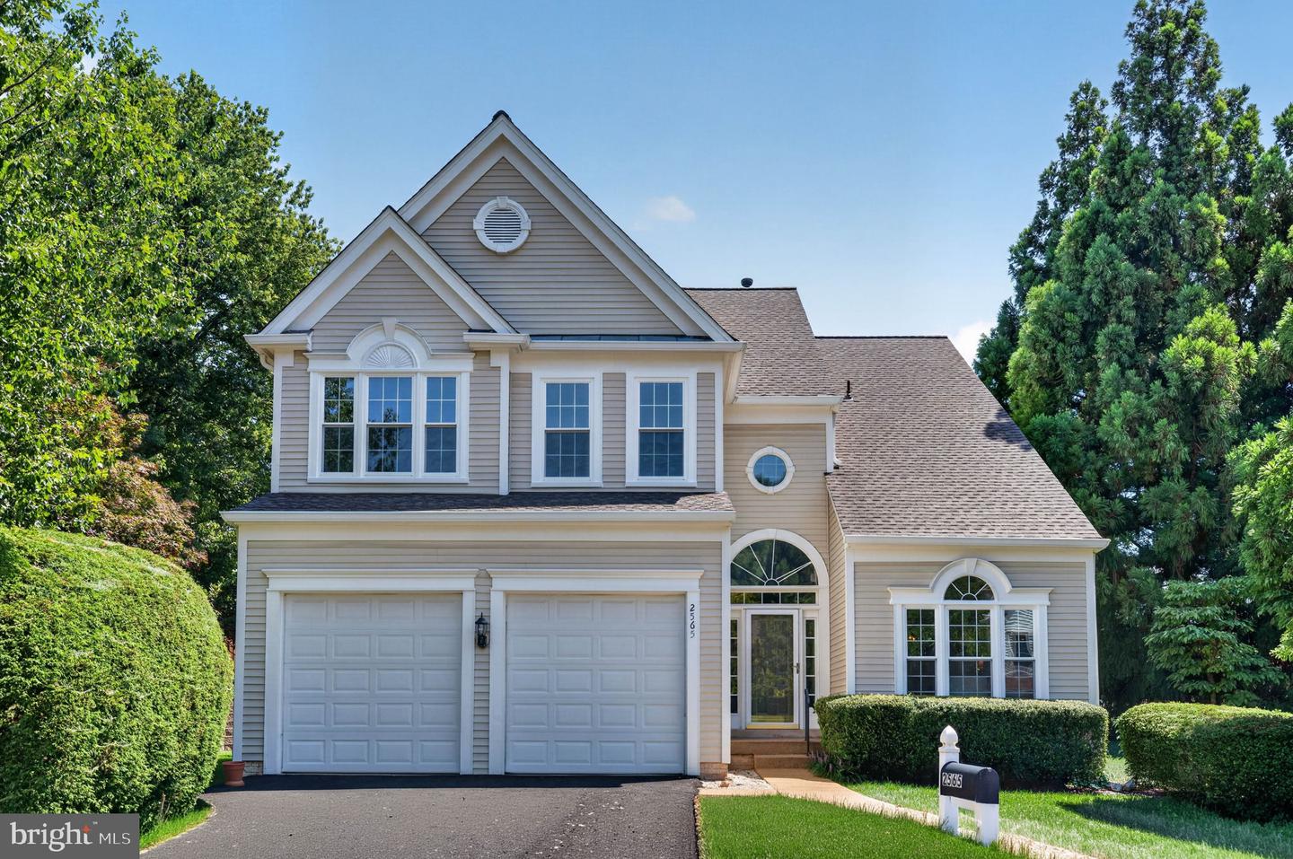 2565 HOLLY MANOR DR