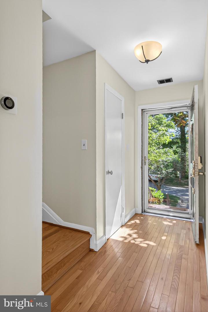 7611 Tiverton Dr Property Photo 3