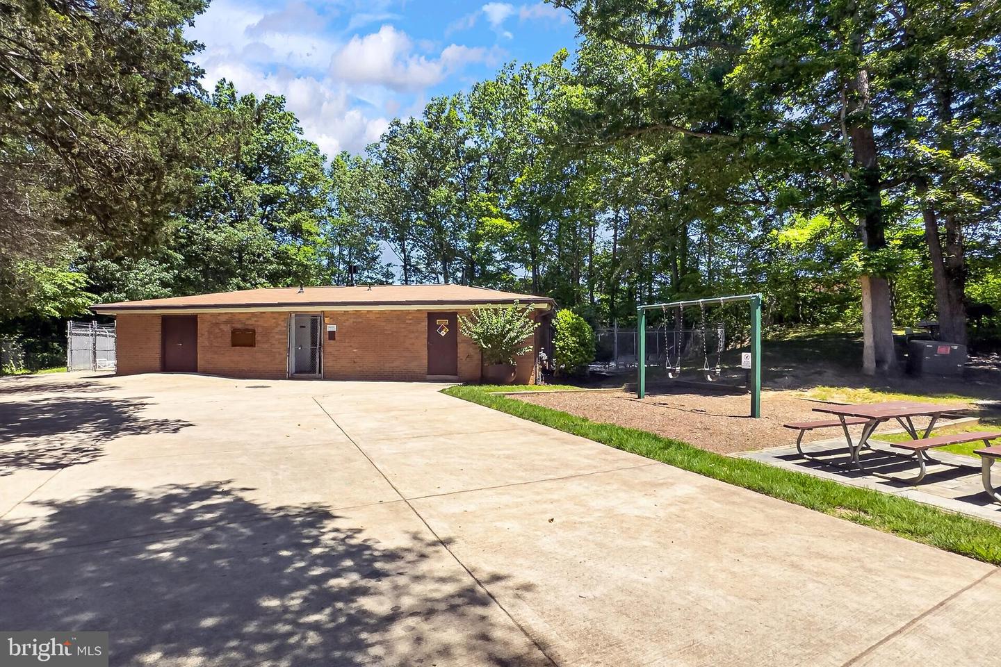 7611 Tiverton Dr Property Photo 31