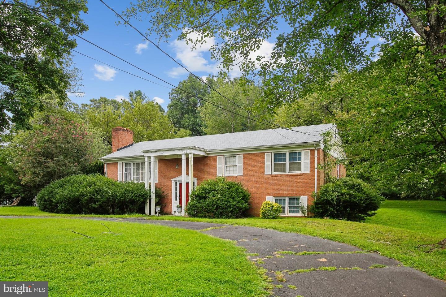 2810 Hill Rd Property Photo 1