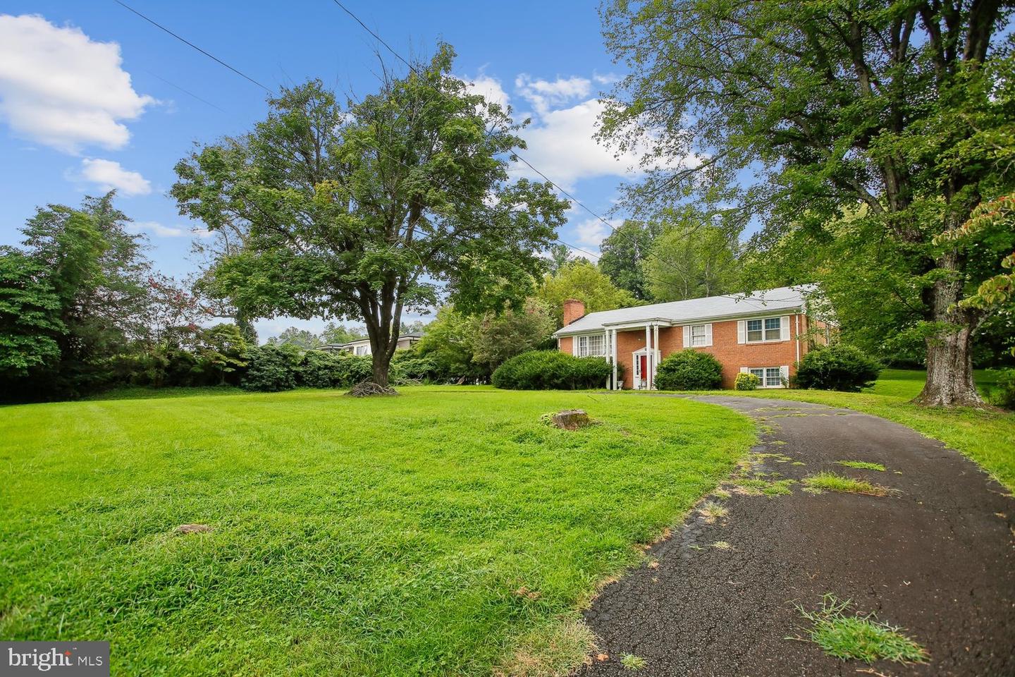 2810 Hill Rd Property Photo 2