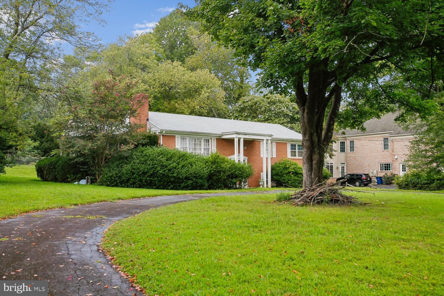 2810 Hill Rd Property Photo 4