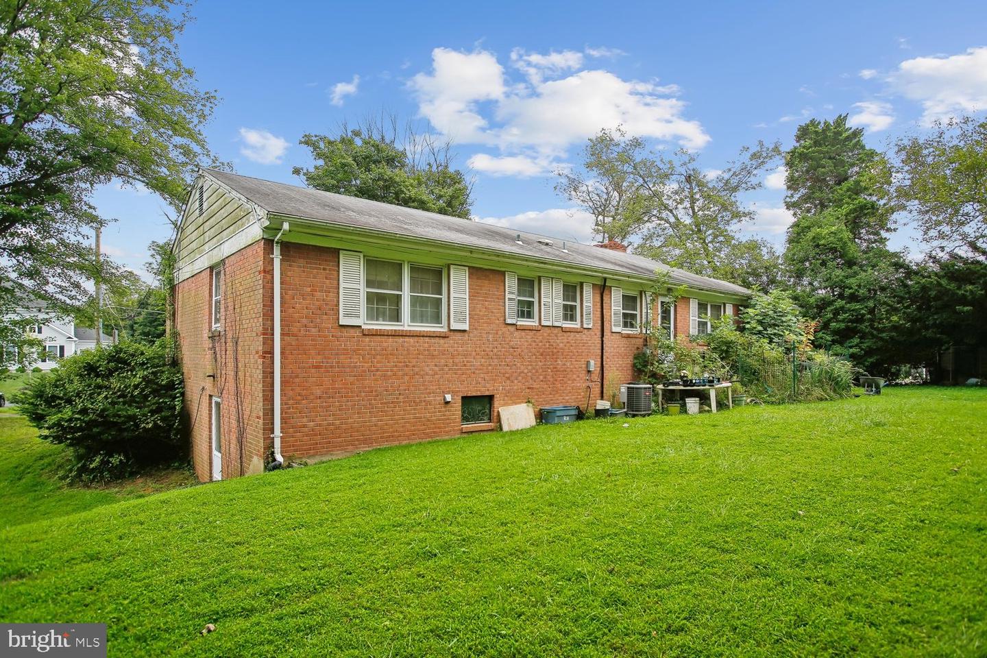 2810 Hill Rd Property Photo 9
