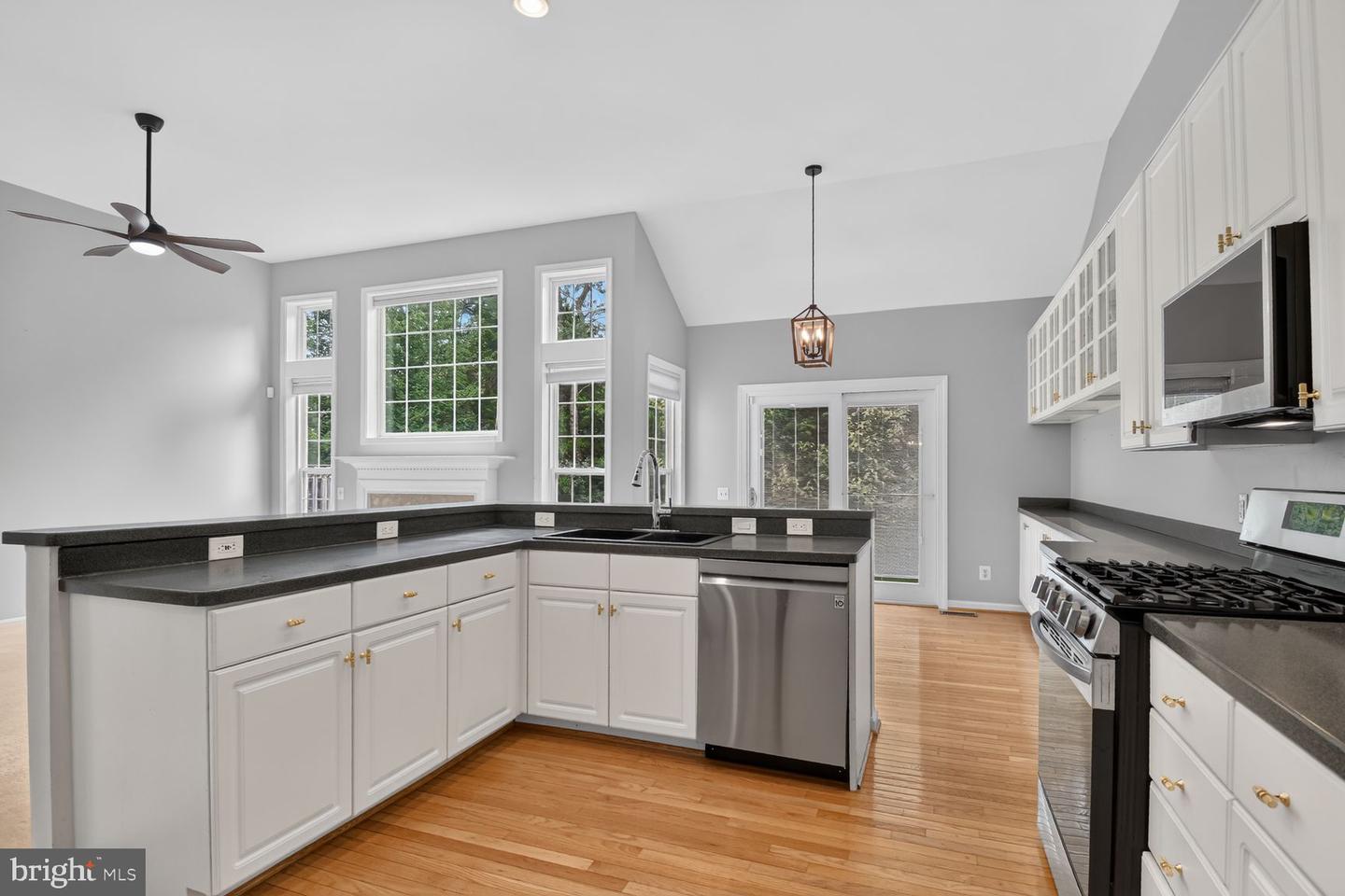 12525 Fox View Way Property Photo 5
