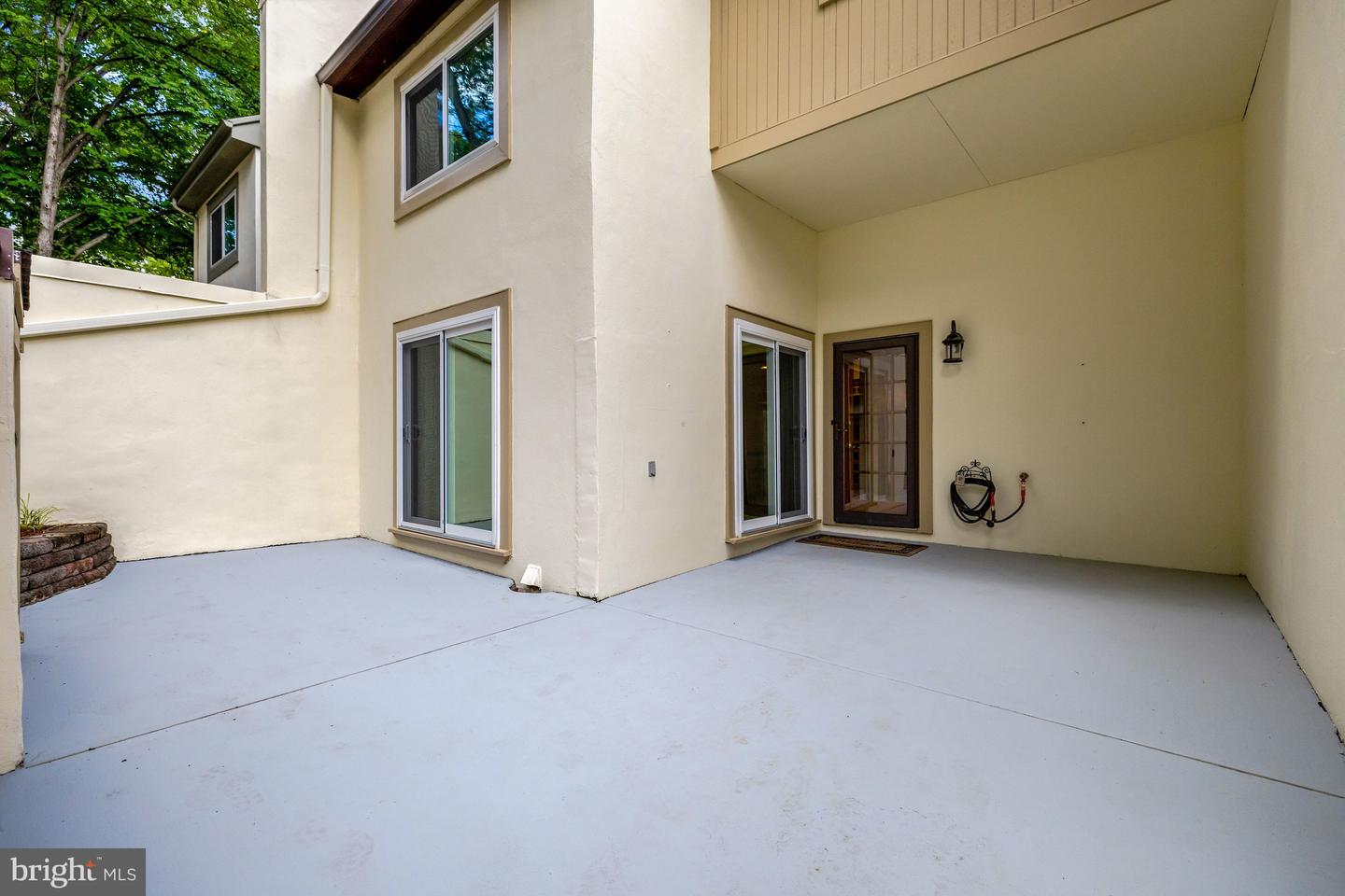 1591 Inlet Ct Property Photo 5