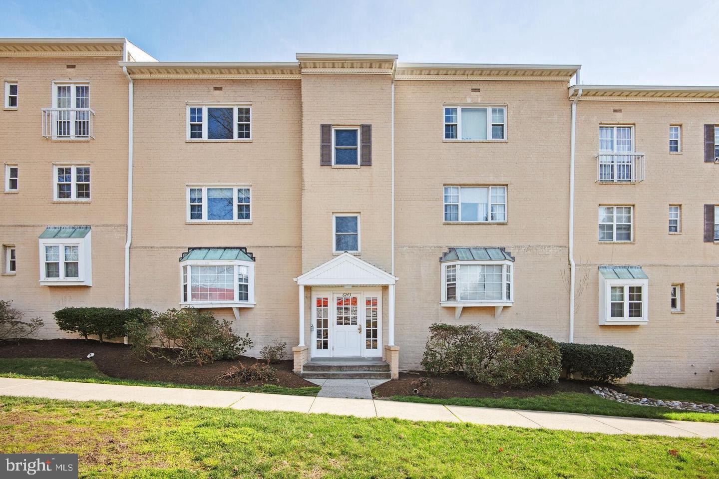 6243 Wilson Blvd #301 Property Photo 1