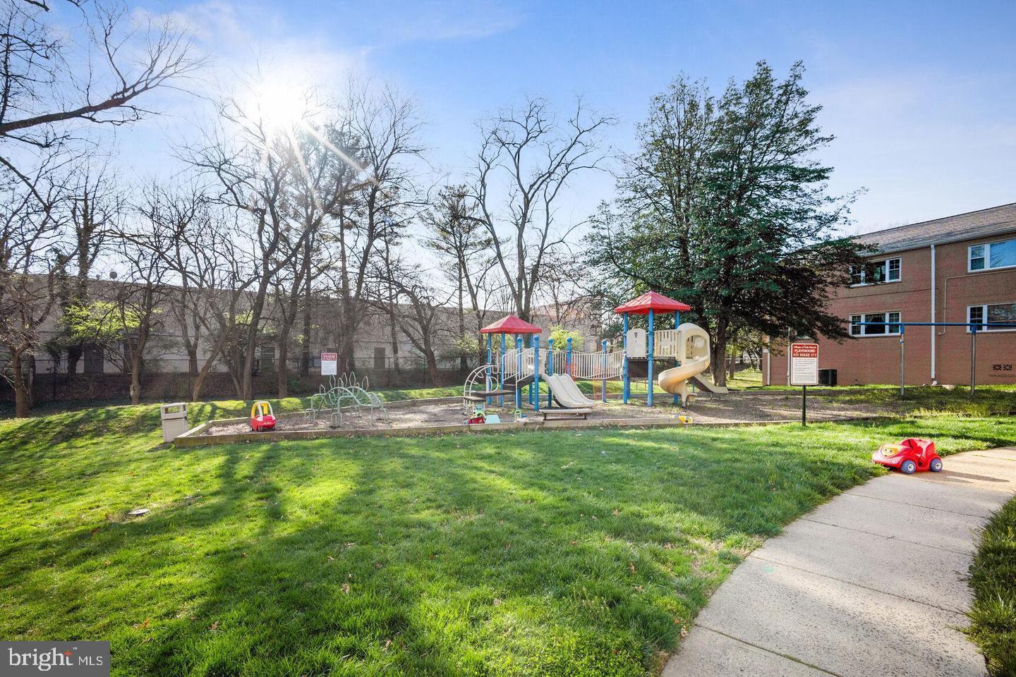 6243 Wilson Blvd #301 Property Photo 11
