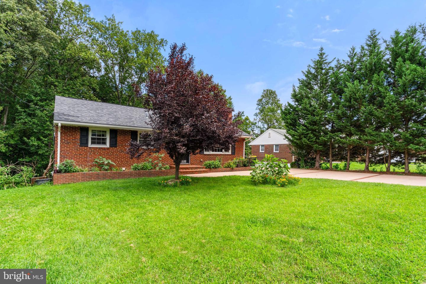 6808 Darby Ln Property Photo 4