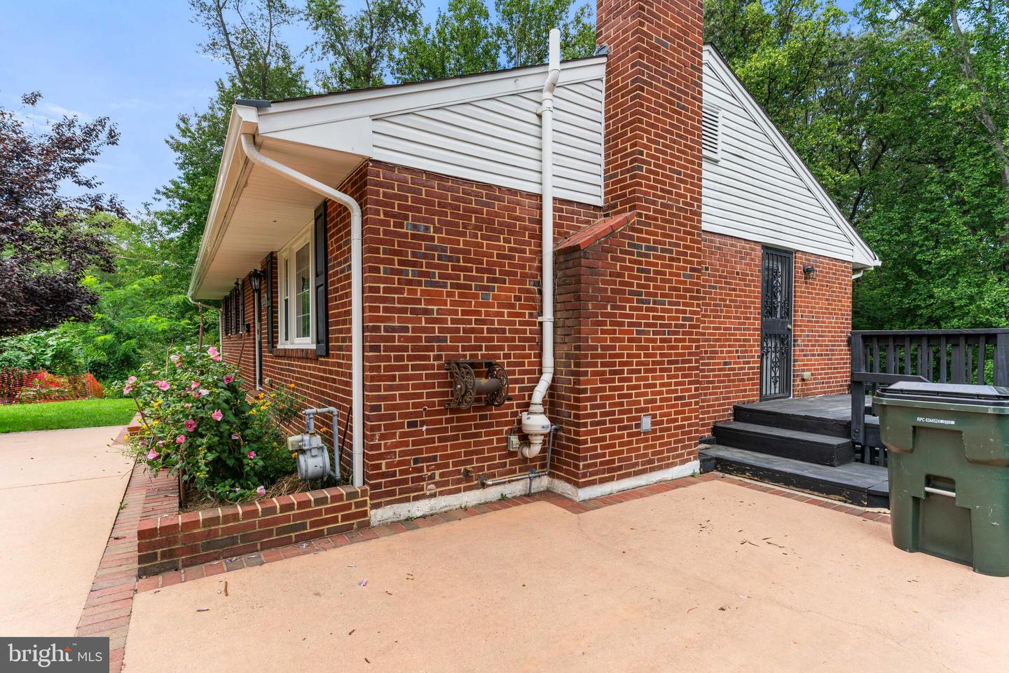 6808 Darby Ln Property Photo 7