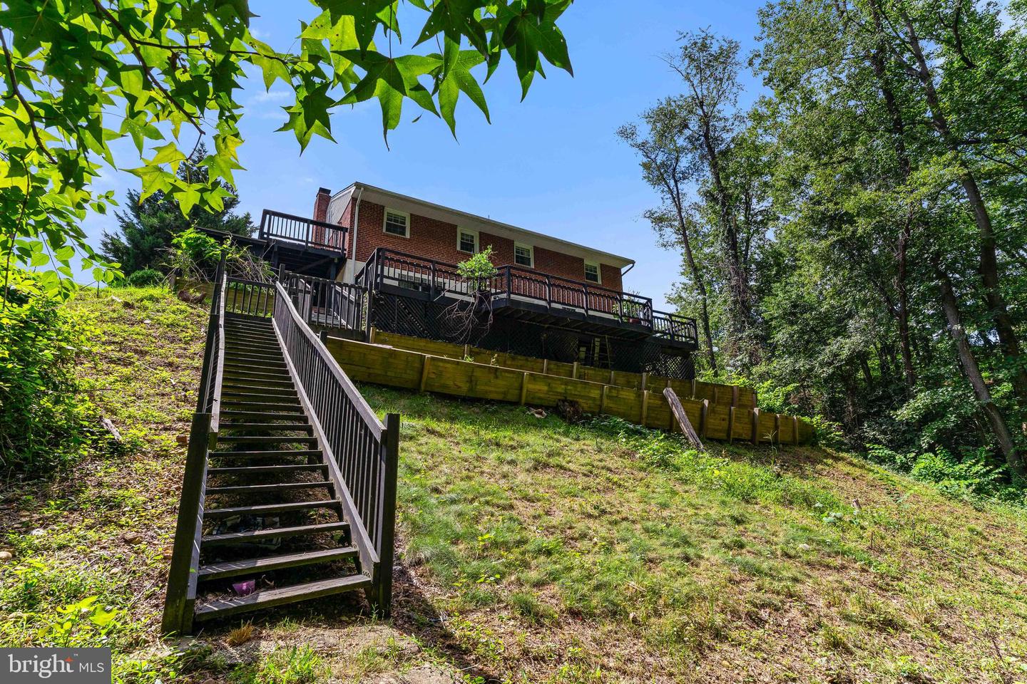 6808 Darby Ln Property Photo 10