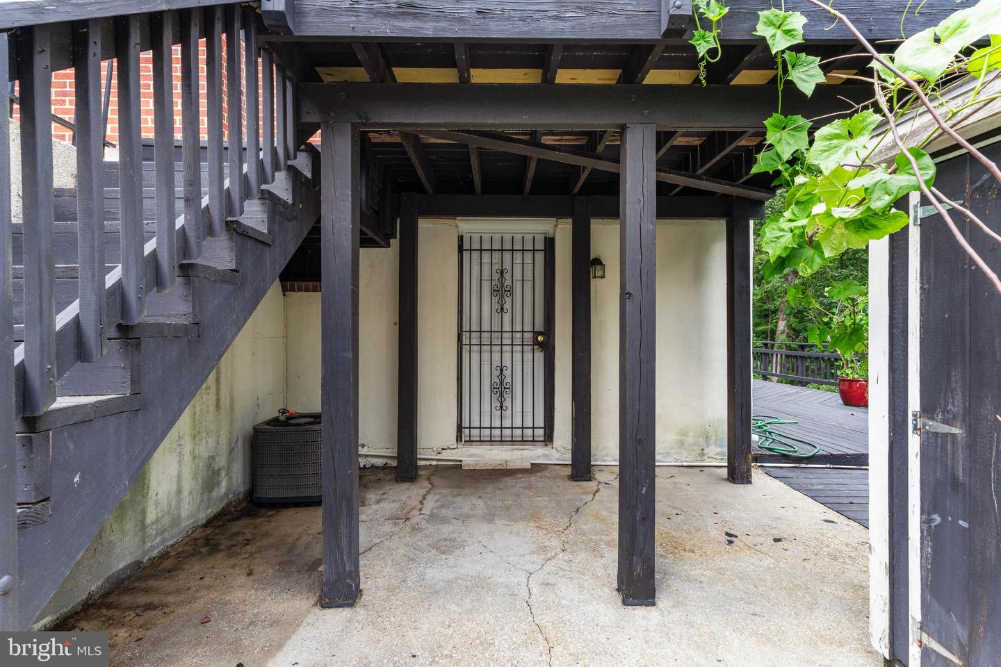 6808 Darby Ln Property Photo 12
