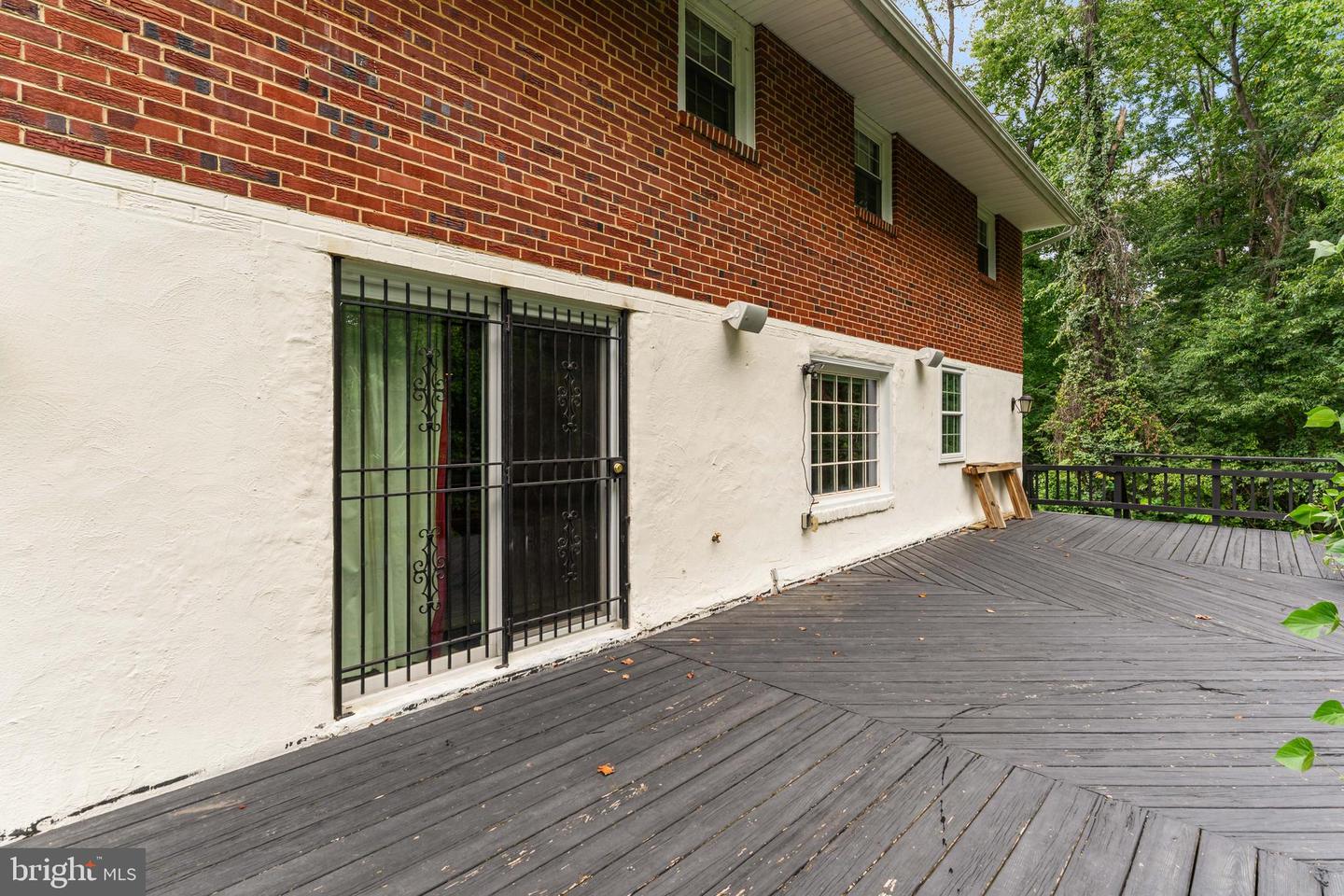 6808 Darby Ln Property Photo 14