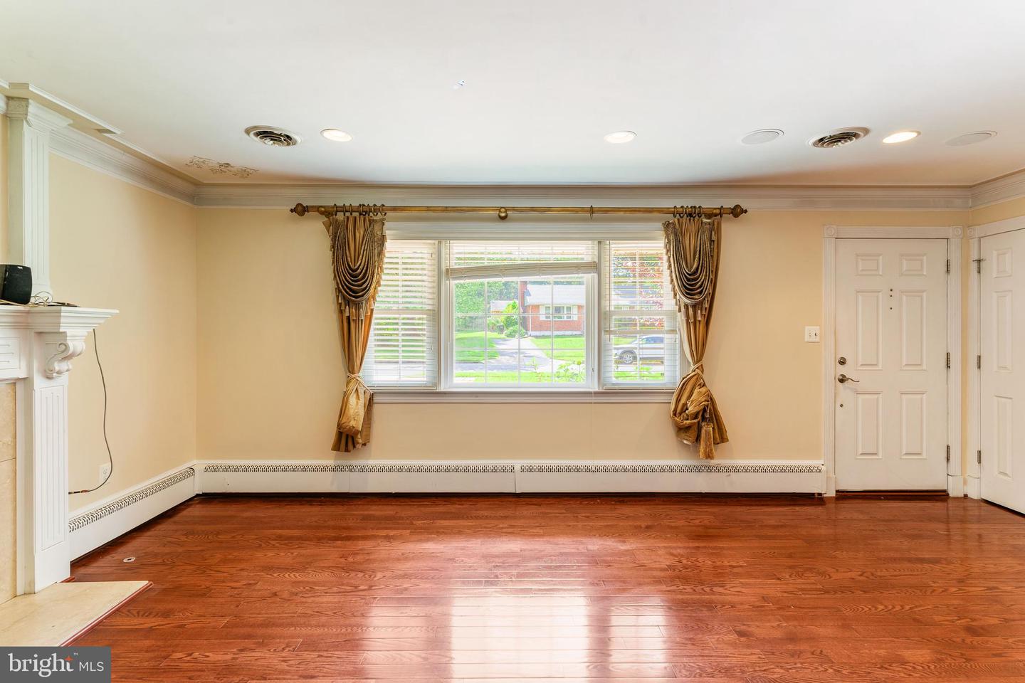 6808 Darby Ln Property Photo 16