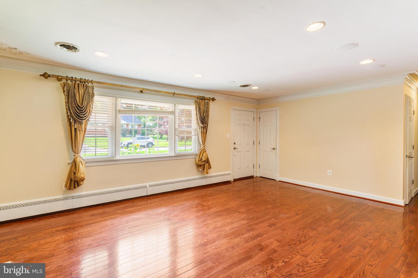 6808 Darby Ln Property Photo 17