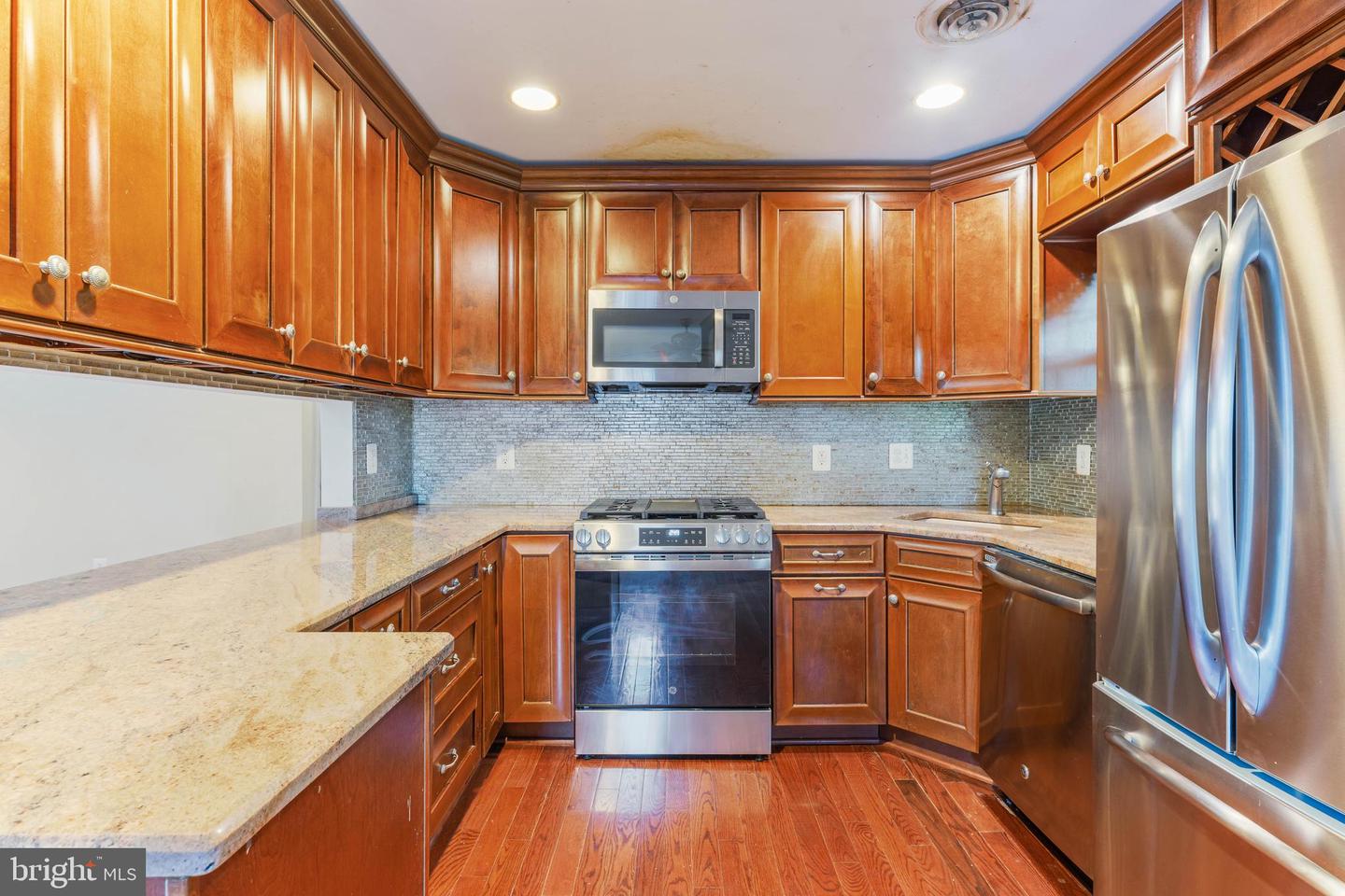 6808 Darby Ln Property Photo 24