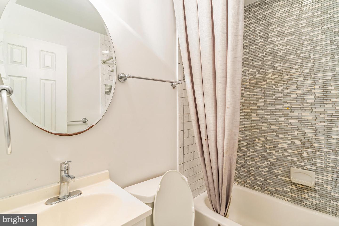 6808 Darby Ln Property Photo 26