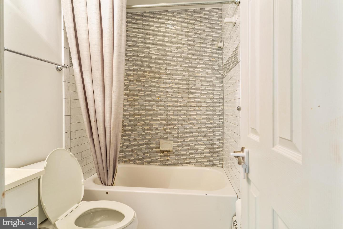 6808 Darby Ln Property Photo 27
