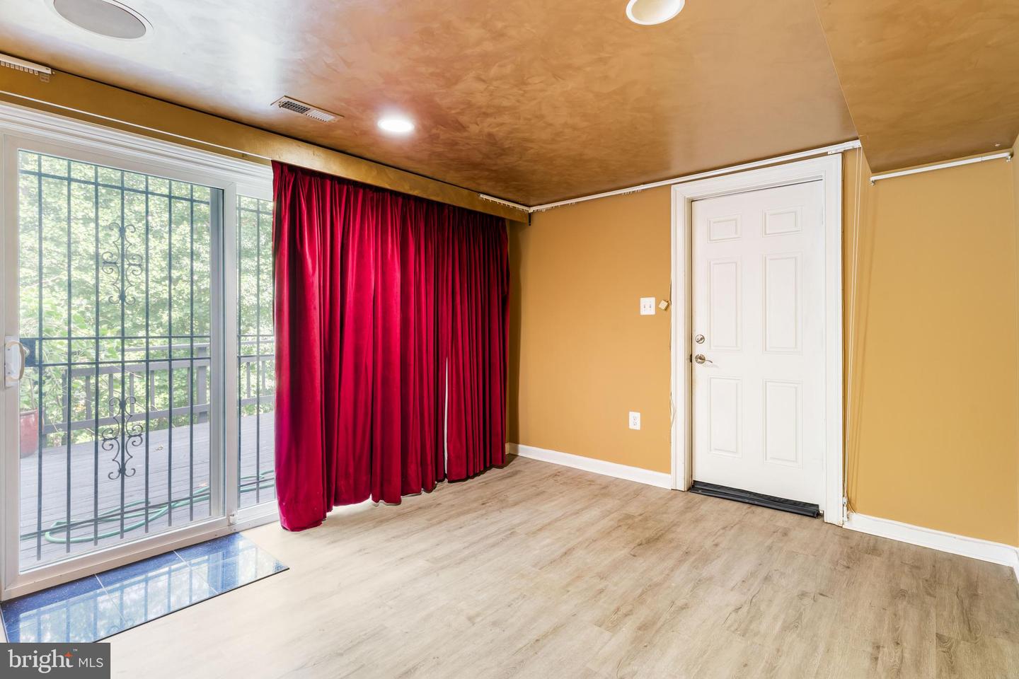 6808 Darby Ln Property Photo 33