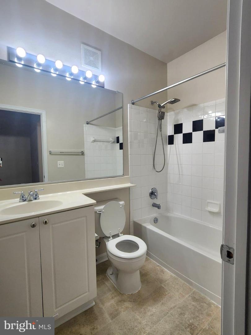 2791 Centerboro Dr #182 Property Photo 39