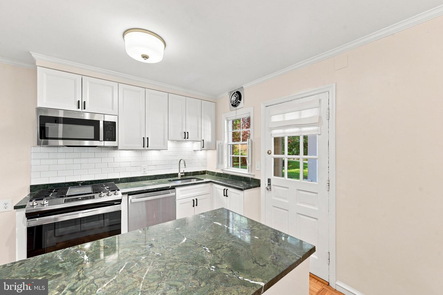 6516 10th St Property Photo 12