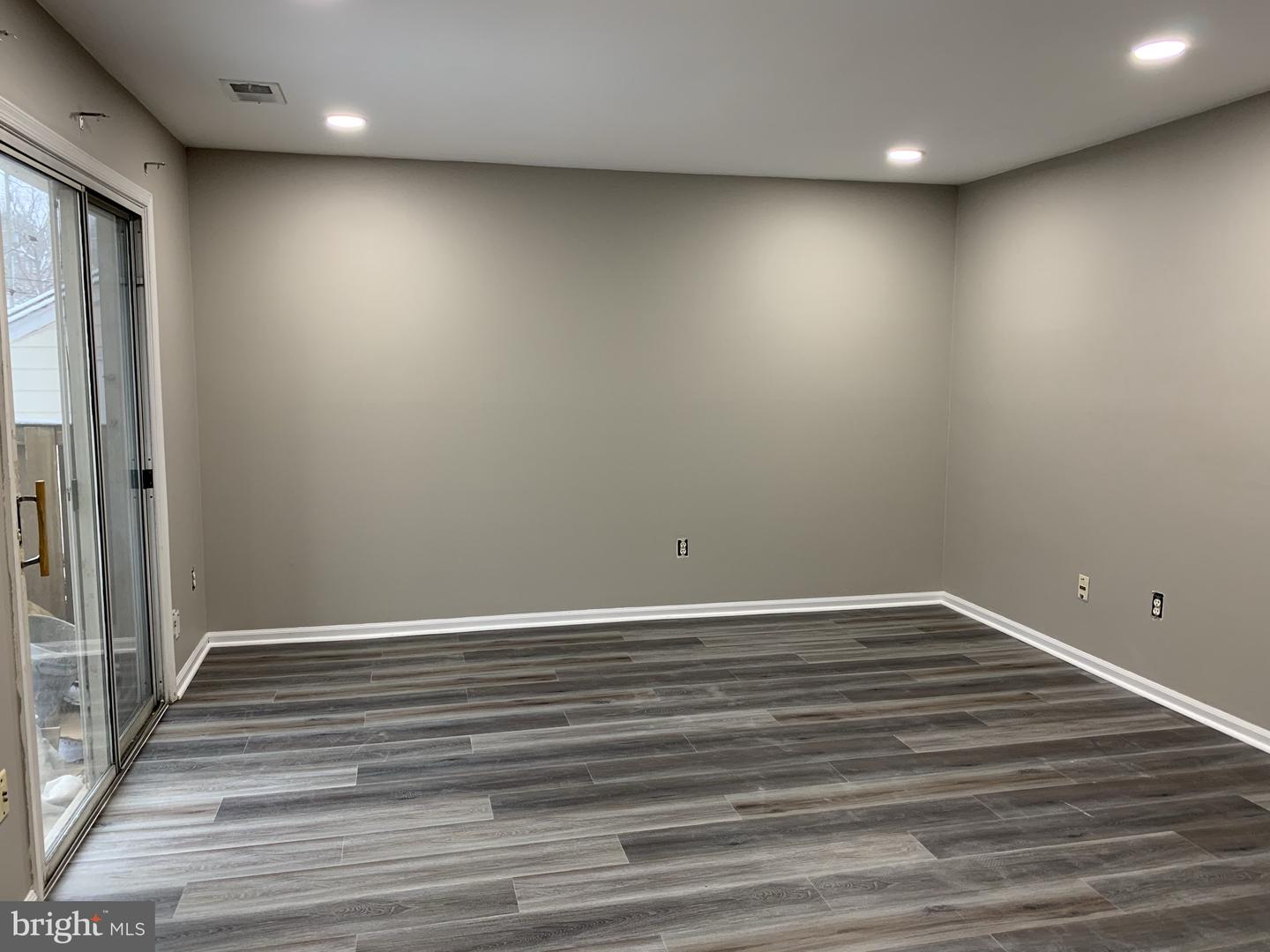 6327 Prince Way Property Photo 4