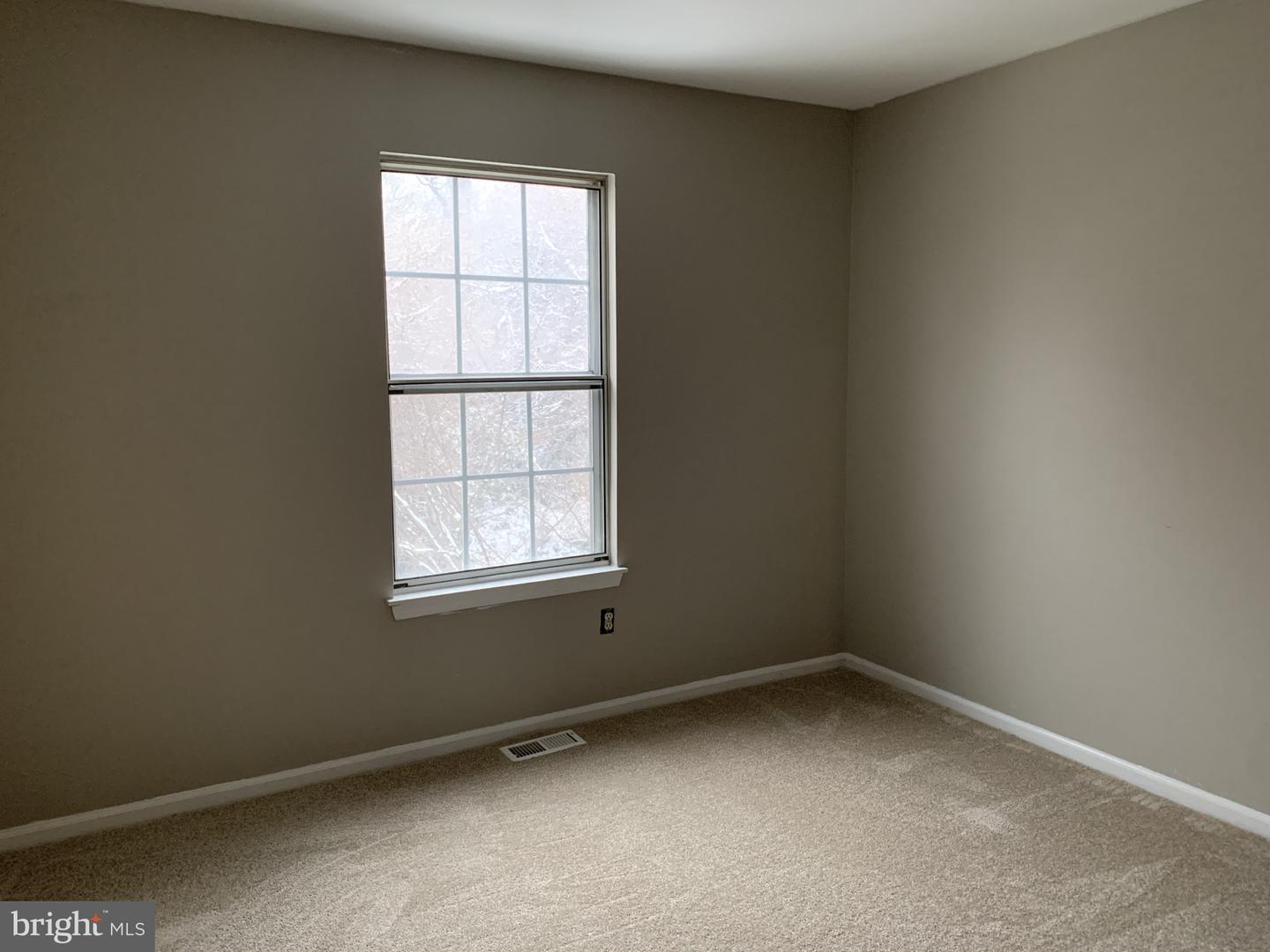 6327 Prince Way Property Photo 8