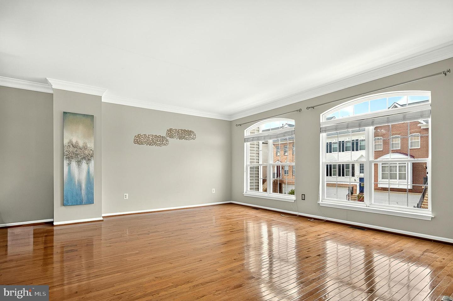 7332 Hampton Manor Pl Property Photo 2